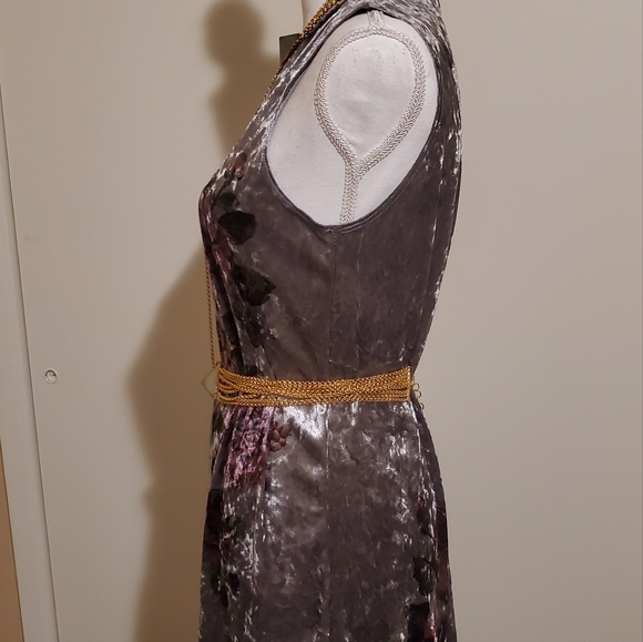 Beautiful Velvet Velour Sleeveless Top, Size M, Soft, luxurious fabric - Picture 5 of 7